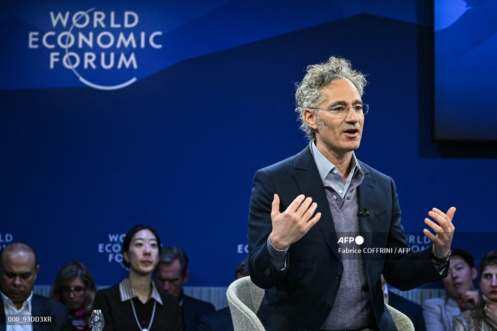 팔란티어 테크놀로지스의 알렉스 카프 CEO가 1월 20일 다보스에서 열린 세계경제포럼(WEF) 연례 회의에서 연설하고 있다. /사진=파브리스 코프리니/AFP