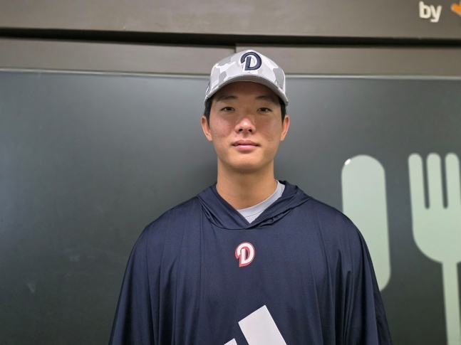 두산 최민석이 6월 30일 잠실 롯데전 승리 후 취재진과 인터뷰했다. /사진=김동윤 기자