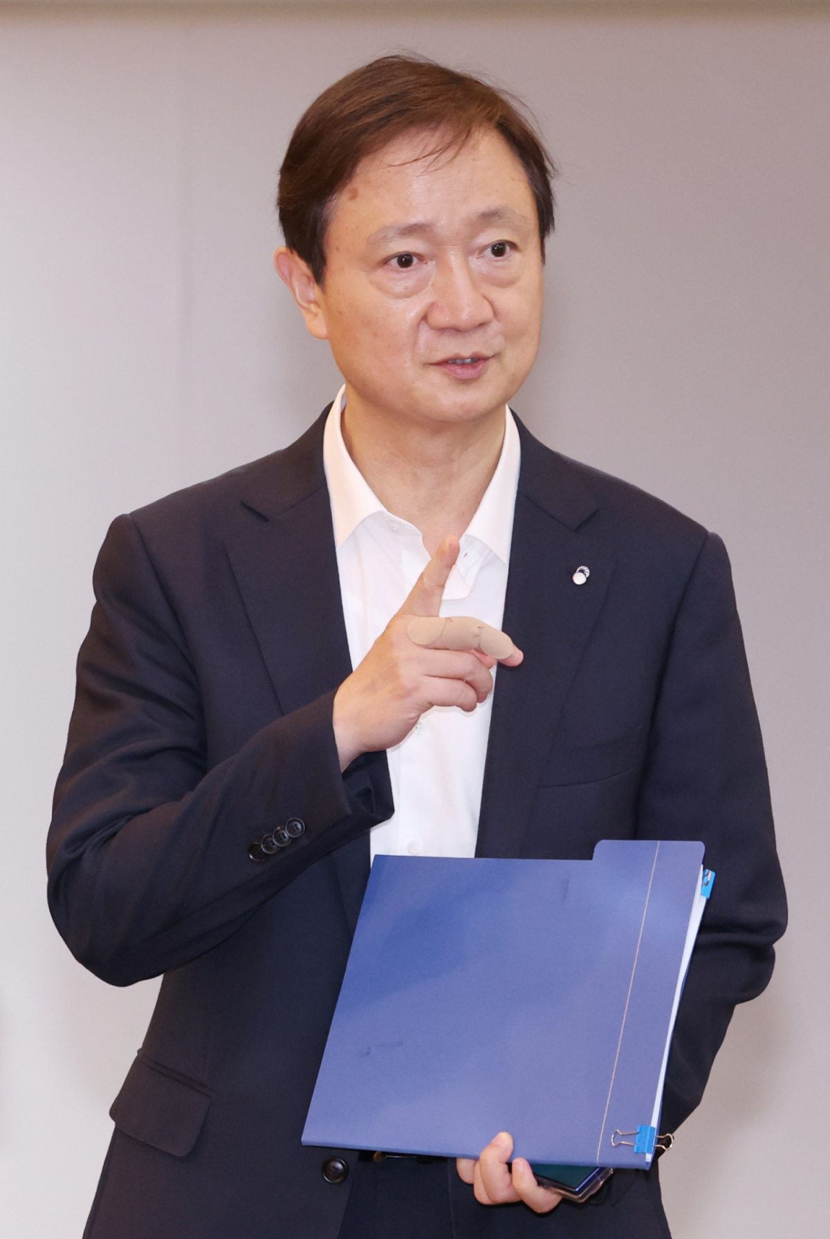 이찬진 금융감독원 원장이 6월 29일 오후 서울 종로구 정부서울청사에서 금융소비자보호 정책평가위원회 출범회의에 입장하고 있다. 2026.06.29. /사진=뉴시스
