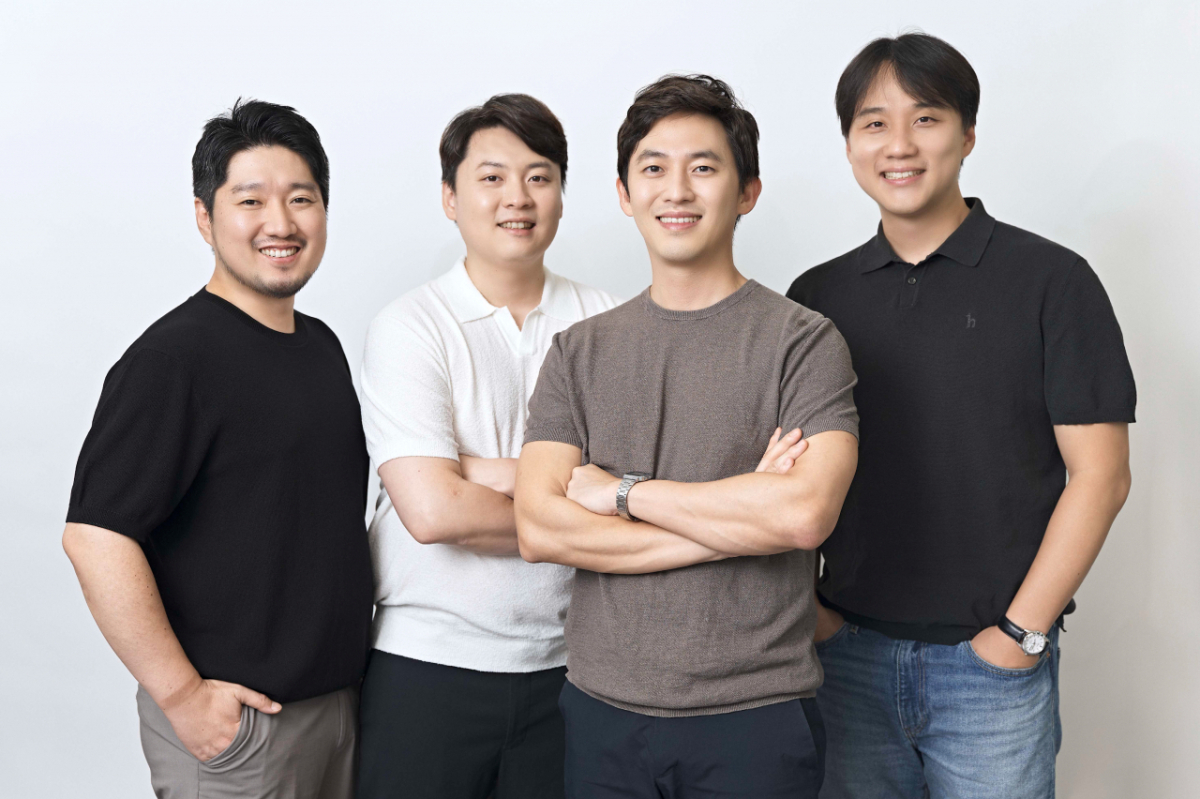 카본식스 경영진. 왼쪽부터: 조훈민 CPO, 서형주 CTO, 문태연 CEO, 김제혁 CHO. /사진제공=카본식스