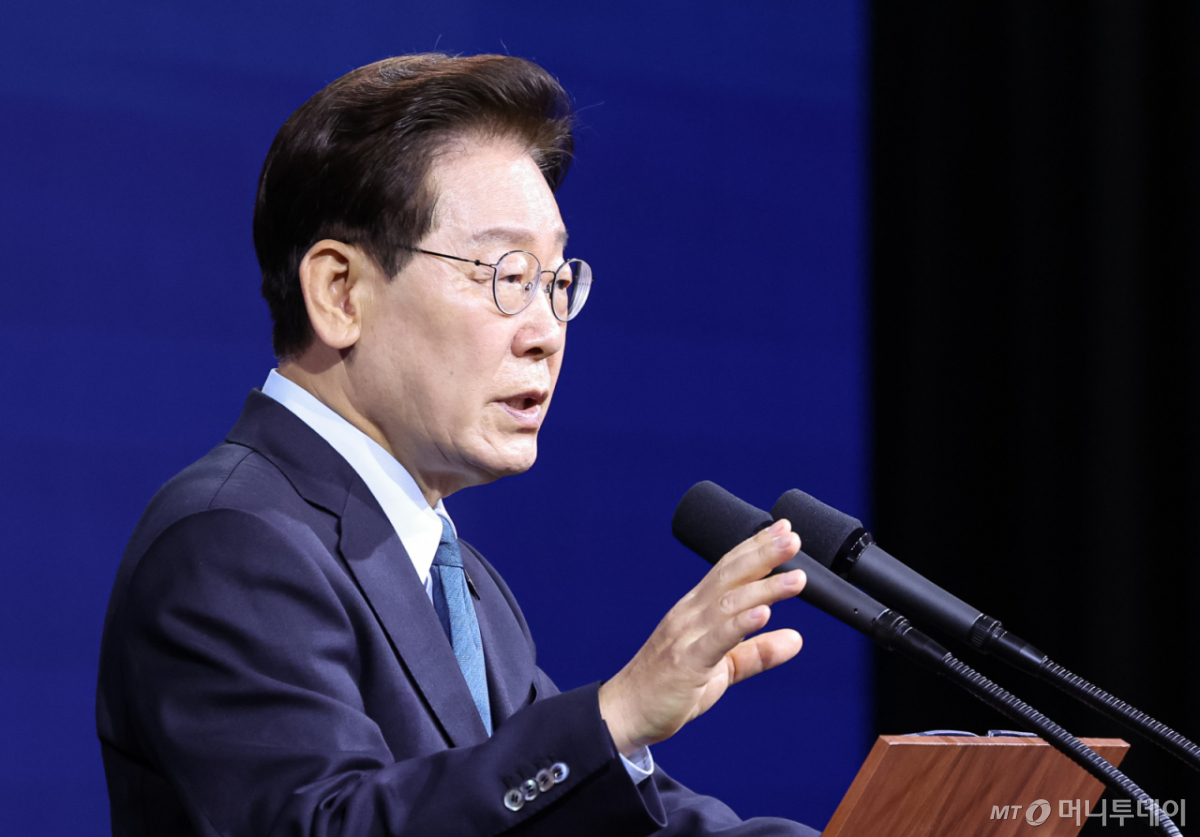 (아산=뉴스1) 허경 기자 = 이재명 대통령이 2일 충남 아산에서 열린 충청권 첨단산업 발전비전 국민보고회에서 축사를 하고 있다. 2026.7.2/뉴스1 Copyright © 뉴스1. All rights reserved. 무단 전재 및 재배포, AI학습 이용 금지. /사진=(아산=뉴스1) 허경 기자