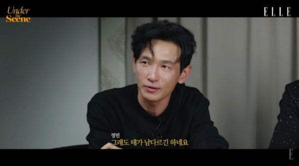 배우 황정민(56)이 금주 후 달라진 피부톤과 비주얼로 눈길을 사로잡았다. /사진=유튜브 채널 '엘르 코리아'
