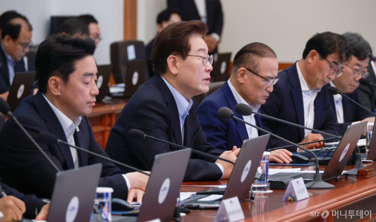 (서울=뉴스1) 이재명 기자 = 이재명 대통령이 2일 청와대에서 열린 수석보좌관회의에서 발언하고 있다 (청와대통신사진기자단) 2026.7.2/뉴스1 Copyright © 뉴스1. All rights reserved. 무단 전재 및 재배포, AI학습 이용 금지. /사진=(서울=뉴스1) 이재명 기자