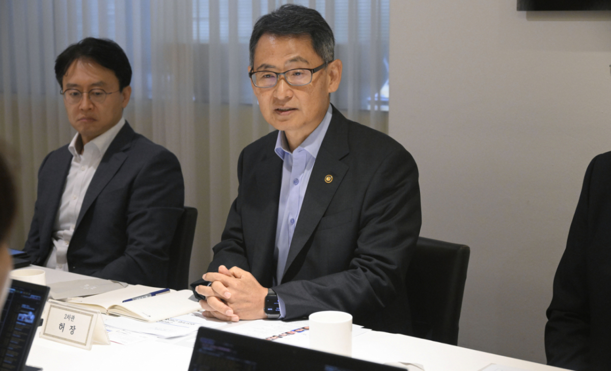 허장 재정경제부 2차관이 2일 서울 종로구 달개비에서 열린 '외신기자 간담회'를 주재하고 있다./사진제공=재경부