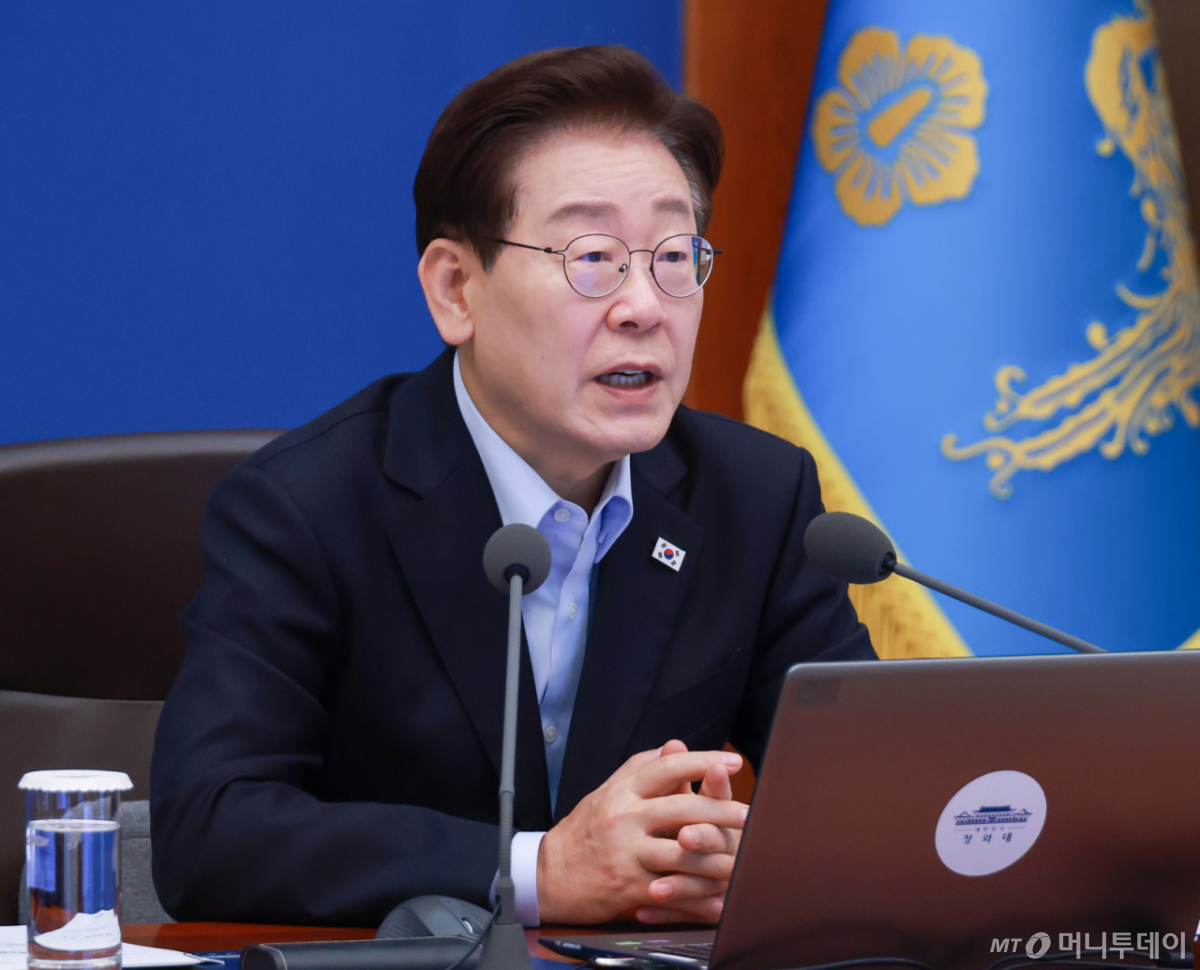 (서울=뉴스1) 이재명 기자 = 이재명 대통령이 2일 청와대에서 열린 수석보좌관회의에서 발언하고 있다 (청와대통신사진기자단) 2026.7.2/뉴스1 Copyright © 뉴스1. All rights reserved. 무단 전재 및 재배포, AI학습 이용 금지. /사진=(서울=뉴스1) 이재명 기자