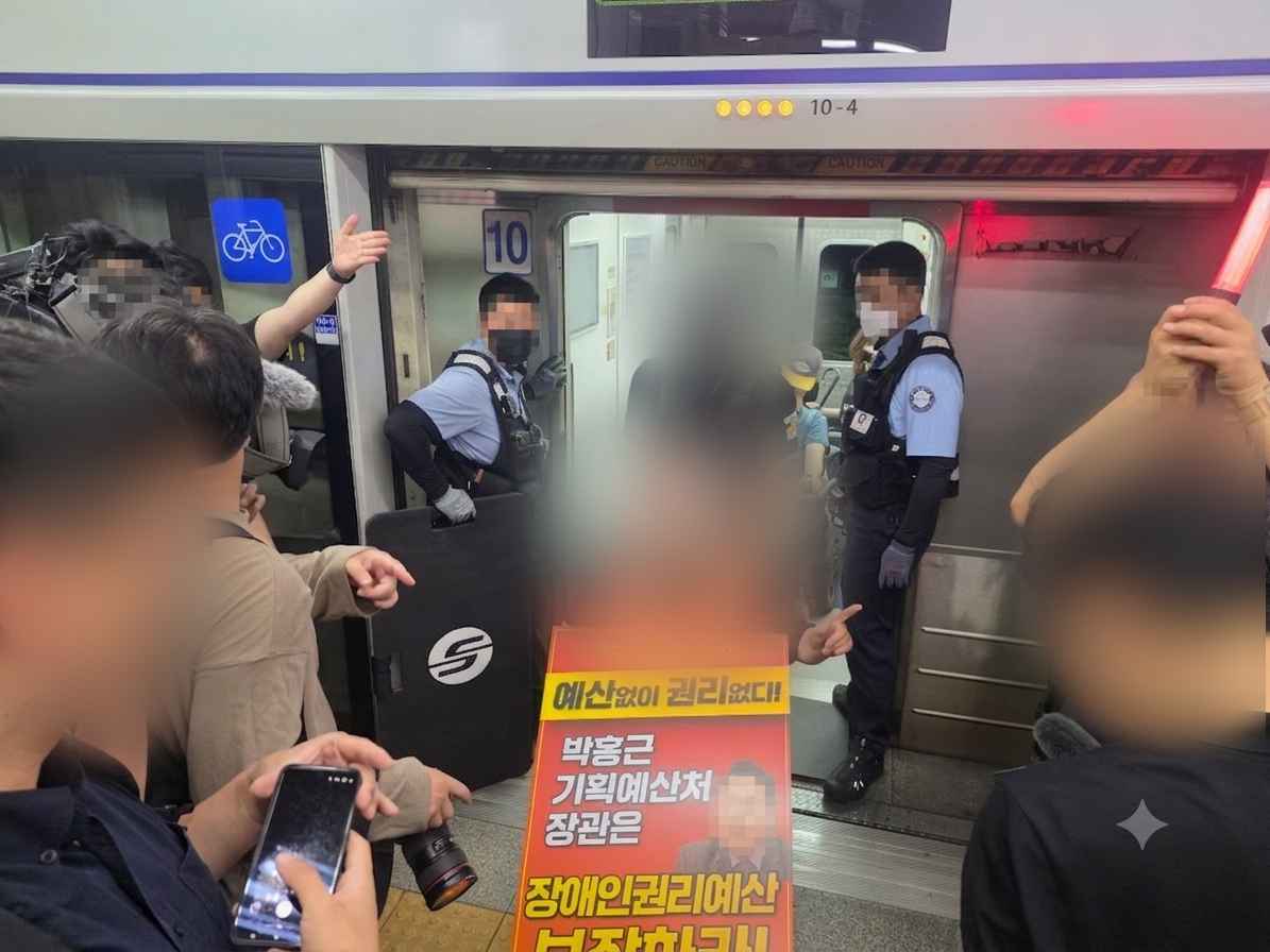 서울교통공사는 특정 장애인단체가 2일 재개한 지하철 탑승 불법시위에 대해 철도안전법 등 관련 법령에 따라 무관용 원칙을 적용하고, 강력히 대응할 방침이라고 밝혔다. /사진제공=서울교통공사