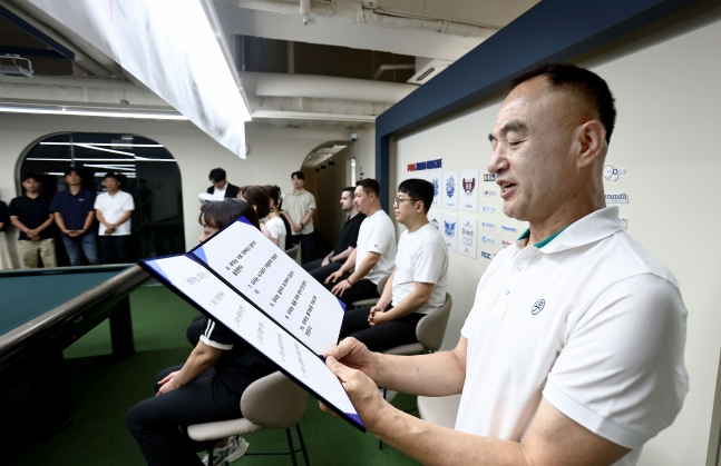 브레이커스 주장 이승진이 2일 출정식에서 '브레이커스 10대 정신'을 읽고 있다. /사진=PBA 제공