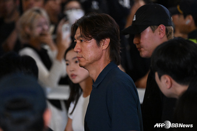 홍명보 전 한국대표팀 감독의 귀국 현장. /AFPBBNews=뉴스1