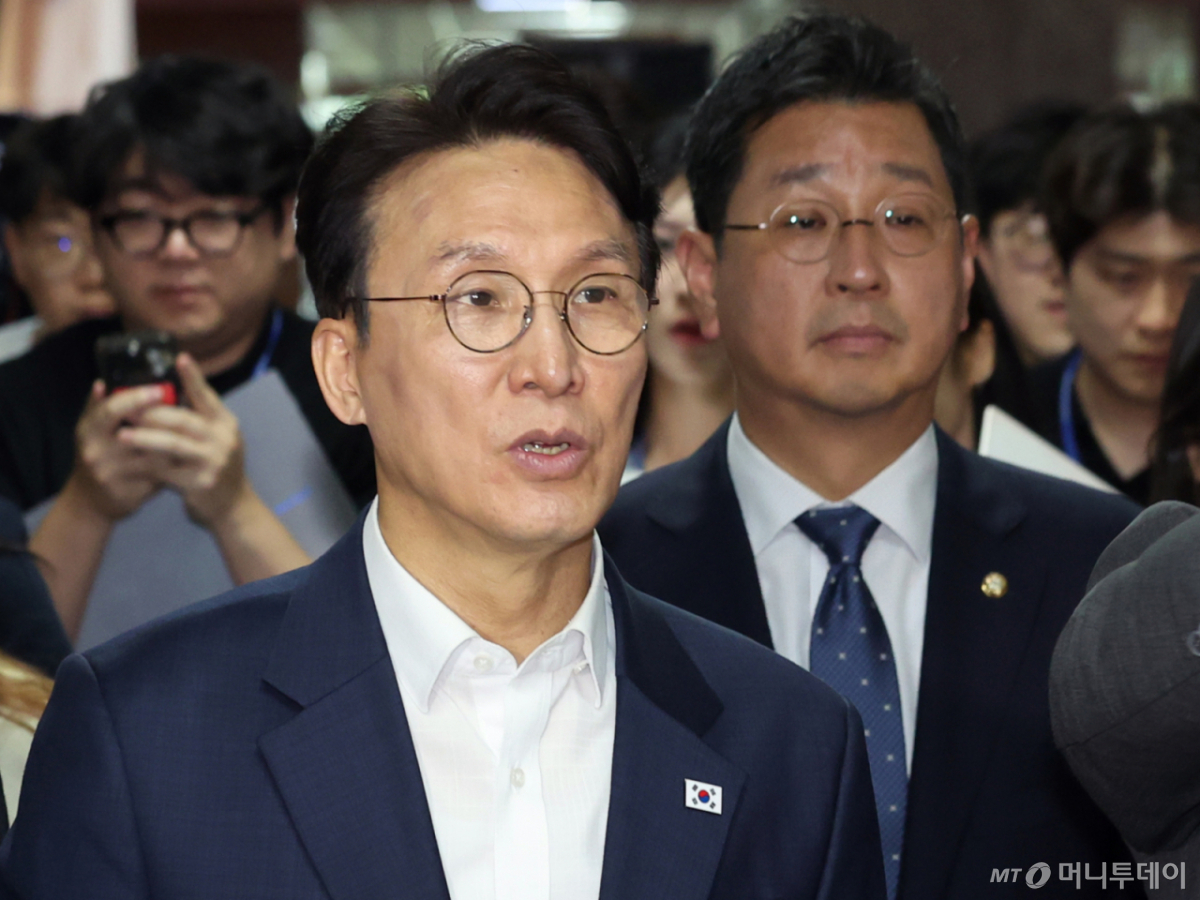 (서울=뉴스1) 황기선 기자 = 김민석 전 국무총리가 1일 오후 서울 여의도 국회로 들어서고 있다. 이날 이임식을 마치고 국회로 복귀한 김 전 총리는 중앙당과 국회 본청, 소통관, 의원회관 등을 찾아 당직자 등에게 복귀 인사를 전할 예정이다. 2026.7.1/뉴스1 Copyright © 뉴스1. All rights reserved. 무단 전재 및 재배포, AI학습 이용 금지. /사진=(서울=뉴스1) 황기선 기자