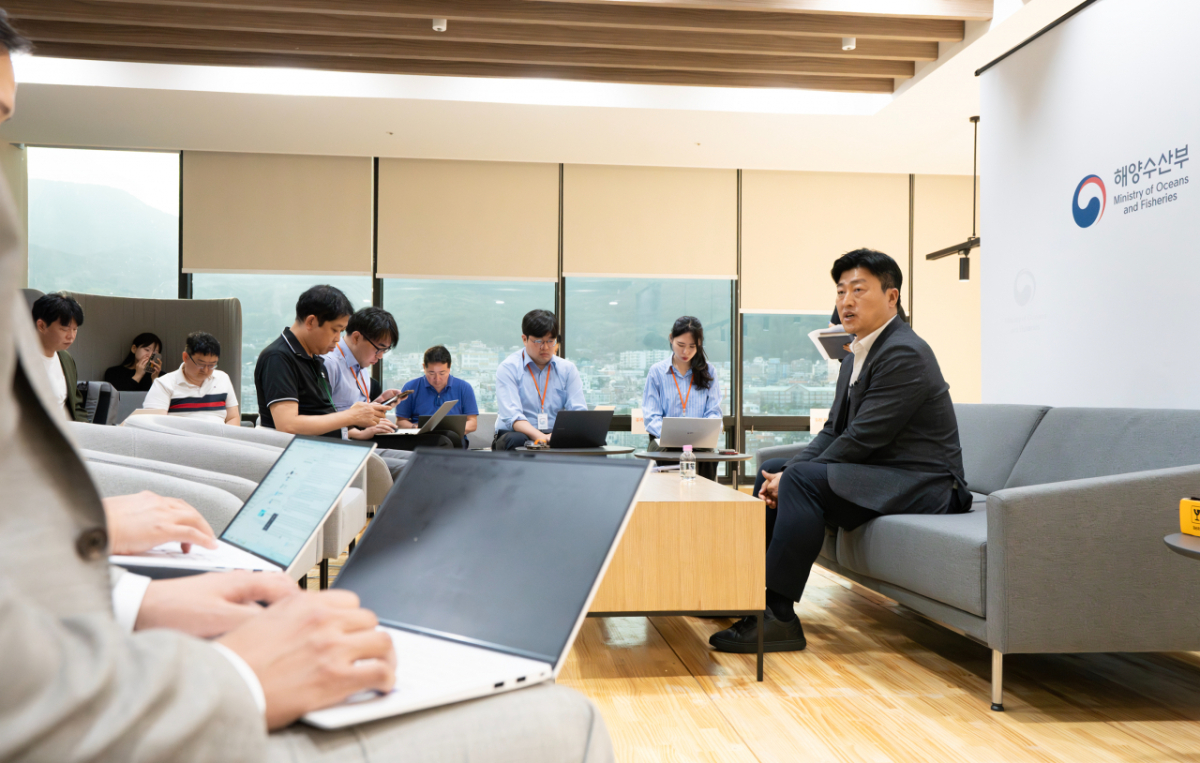 남재헌 해수부 차관이 2일 부산의 해수부 청사에서 기자간담회를 하고 있다. /사진=해수부 제공.