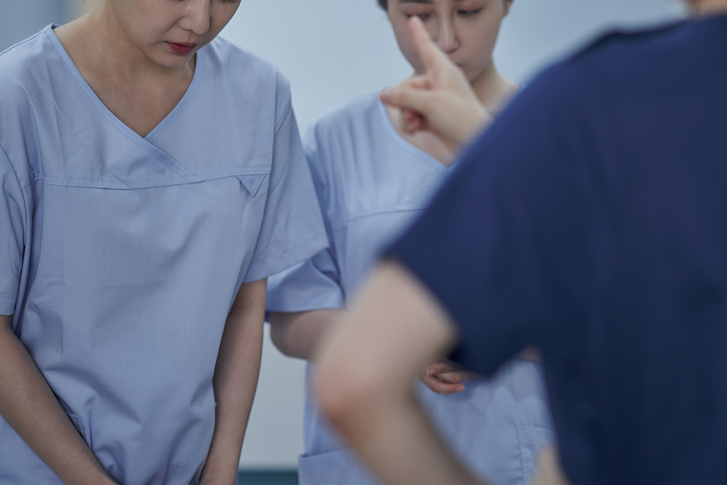 최근 경기 광주의 한 병원에서 20대 간호사가 '태움'으로 인한 고통을 호소하다 숨지는 사건이 발생한 가운데 환자들 역시 간호사 태움 문화로 불편을 겪고 있다는 사연이 전해졌다. 사진은 기사 내용과 무관한 참고 이미지. /사진=게티이미지뱅크