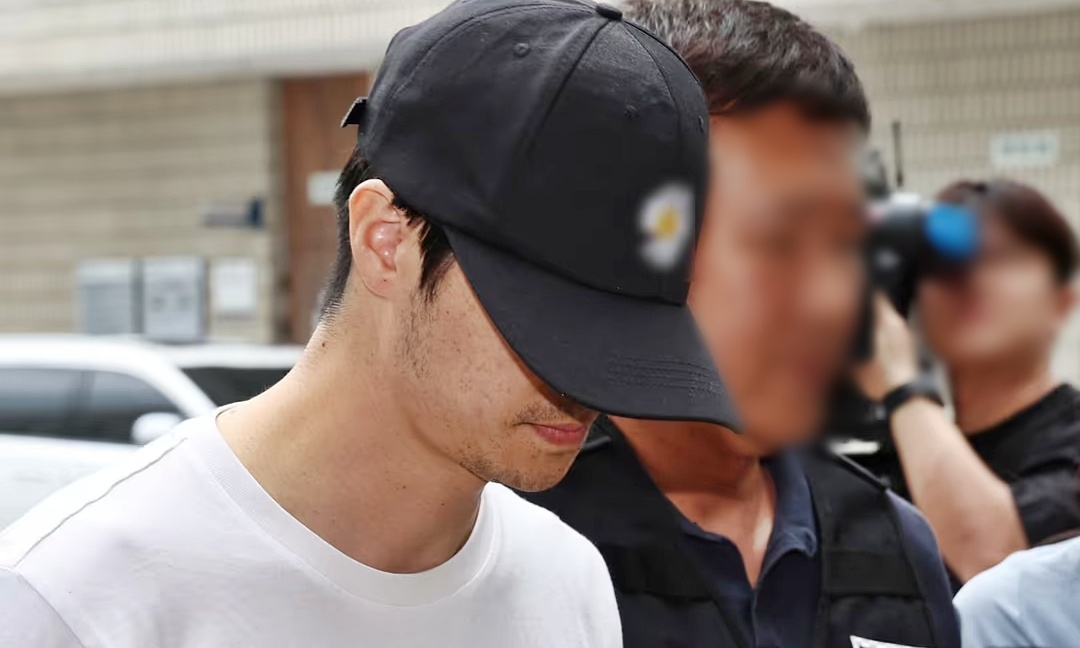 A씨가 2024년 7월 14일 경기 의정부지방법원에서 열리는 구속 전 피의자 심문(영장실질심사)을 받기 위해 출석하던 모습./사진=뉴스1