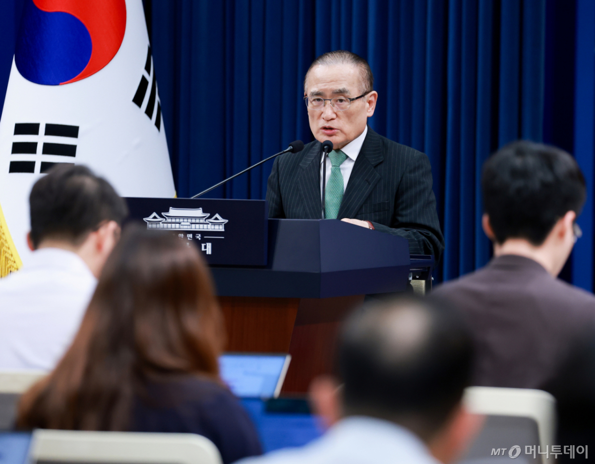(서울=뉴스1) 허경 기자 = 위성락 국가안보실장이 3일 청와대 춘추관에서 이재명 대통령의 북대서양조약기구(NATO·나토) 정상회의 및 몽골 국빈 방문 일정을 브리핑 하고 있다. (청와대통신사진기자단) 2026.7.3/뉴스1 Copyright © 뉴스1. All rights reserved. 무단 전재 및 재배포, AI학습 이용 금지. /사진=(서울=뉴스1) 허경 기자