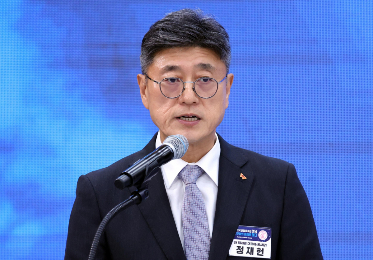 정재헌 SK텔레콤 사장이 3일 경남 진주에서 열린 영남권 첨단산업 발전비전 국민보고회에서 투자계획을 발표하고 있다. /사진=뉴시스