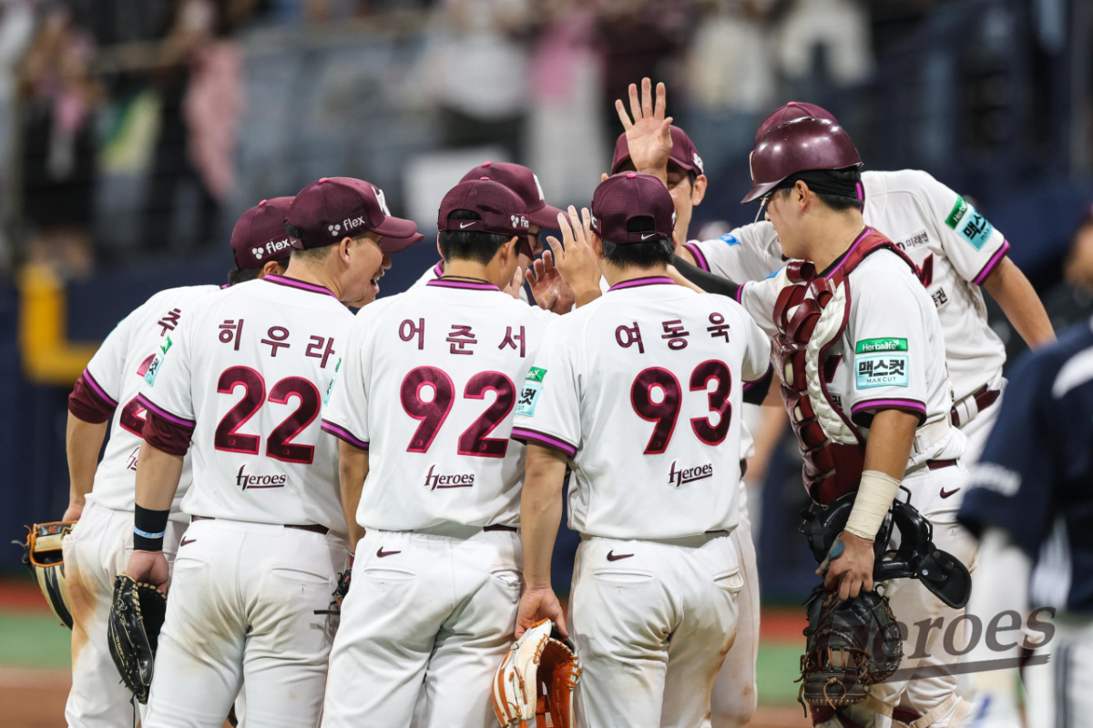 3일 경기에서 승리한 뒤 기뻐하는 키움 히어로즈 선수단. /사진=키움 히어로즈 제공