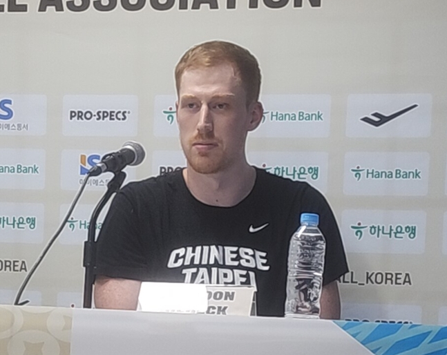 대만 국가대표 센터 브렌든 길벡이 경기 직후 기자회견에 나선 모습. /사진=박수진 기자