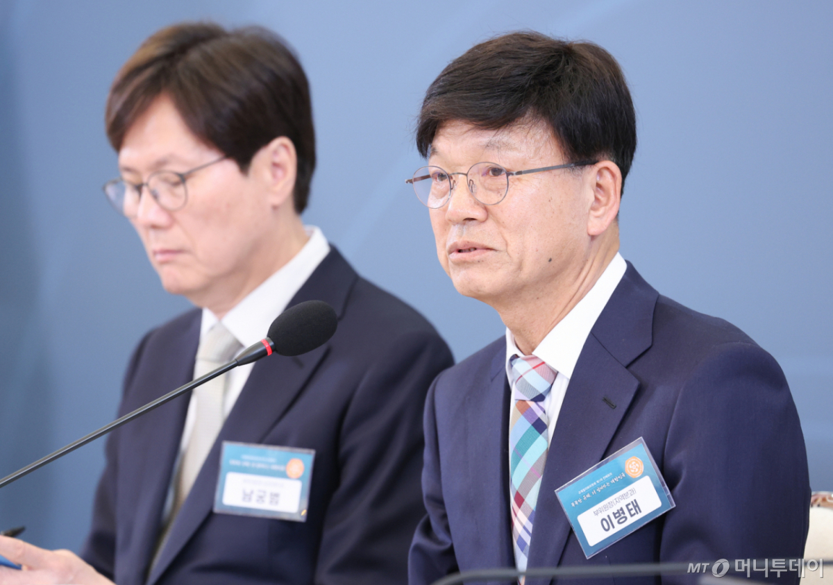 이병태 규제합리화위원회 부위원장이 지난 4월 15일 청와대에서 열린 규제합리화위원회 제1차 전체회의에서 발언하고 있다. (청와대통신사진기자단)/사진=뉴시스