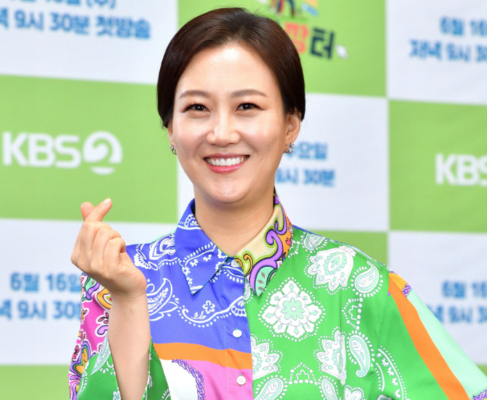 육씨는 최근 지인에게 수천만원을 받아 가로챈 혐의로 경찰 조사를 받던 중 연락이 끊겨 사망 가능성이 제기된 상태다. 피해자에 따르면 육씨는 "장윤정이 출연한 TV조선 '미스트롯'에 투자하면 큰 수익을 낼 수 있다"고 권유하며 투자금 명목으로 수천만원을 받아 갔다. 그는 당시 장윤정과 조작된 메시지를 보여주는 방식으로 피해자에게 신뢰를 얻은 것으로 알려졌다./사진제공=KBS 