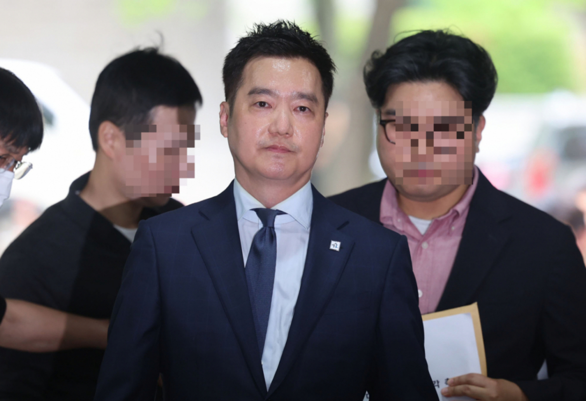 김세의 가로세로연구소 대표가 지난 5월26일 서울 서초구 서울중앙지법에서 성폭력범죄의 처벌 등에 관한 특례법 위반(카메라 등 이용 촬영물 반포 등) 혐의로 구속 전 피의자 심문(영장실질심사)에 출석하고 있다. /사진=뉴시스