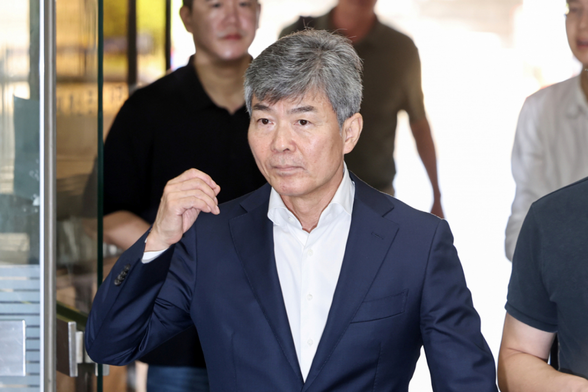 '도이치모터스 주가조작 사건' 당시 김건희 여사의 계좌를 관리한 것으로 알려진 이종호 전 블랙펄인베스트 대표가 지난해 8월5일 오전 서울 서초구 서울중앙지방법원에서 열린 영장실질심사에 출석하고 있다. /사진=뉴스1 /사진=(서울=뉴스1) 민경석 기자