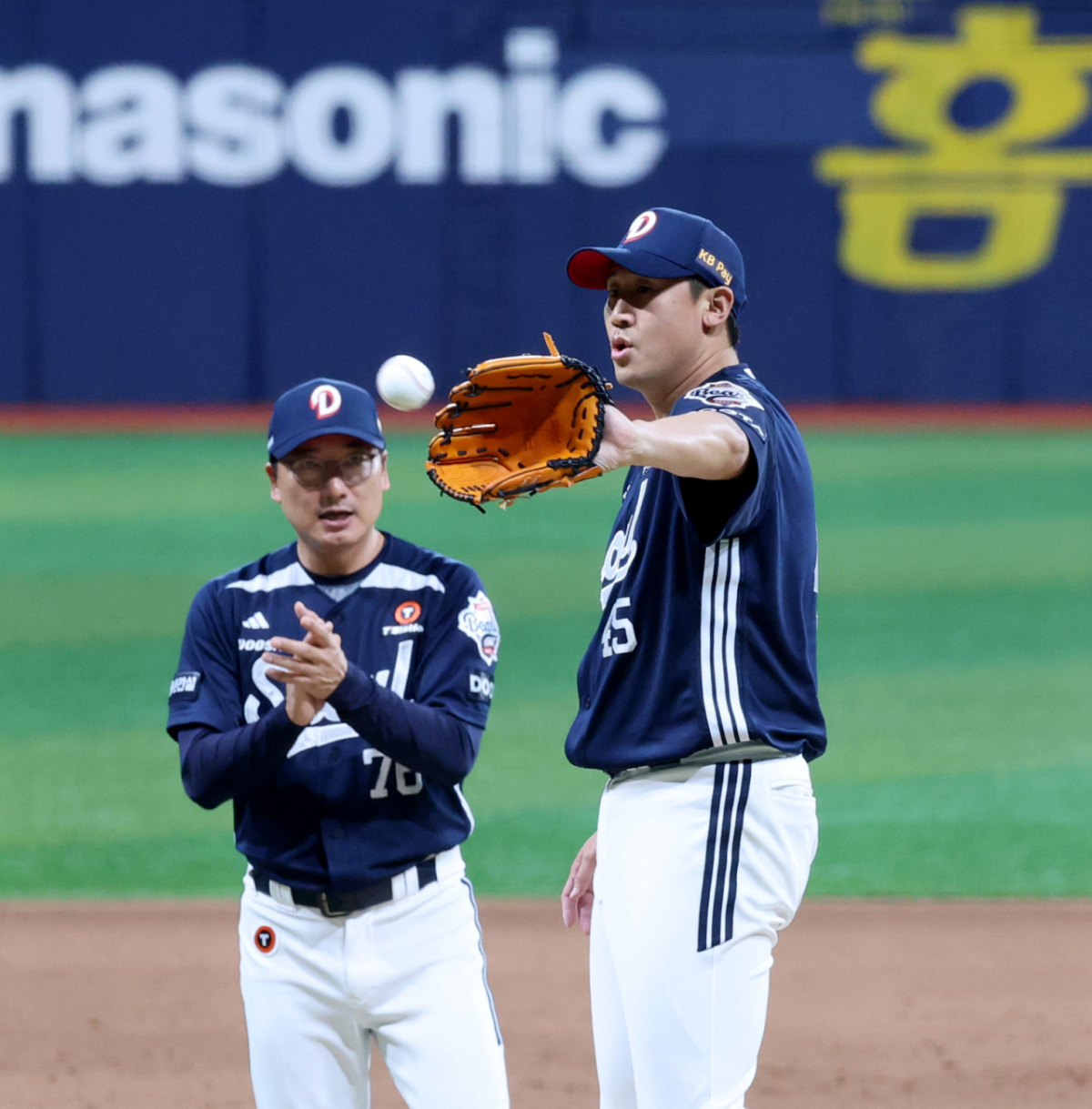 두산 이용찬이 4일 고척스카이돔서 열리는 2026KBO리그 키움히어로즈와 두산베어스 경기 6회말 2사 1,3루에서 등판하고 있다.. 2026.07.04. /사진=강영조 cameratalks@