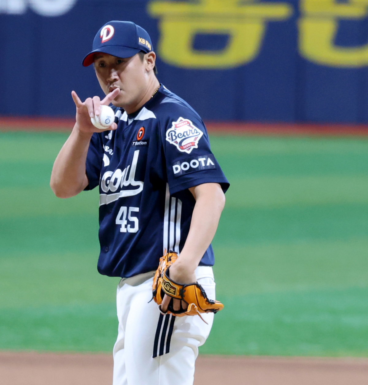 두산 이용찬이 4일 고척스카이돔서 열리는 2026KBO리그 키움히어로즈와 두산베어스 경기 6회말 2사 1,3루에서 등판하고 있다.. 2026.07.04. /사진=강영조 cameratalks@