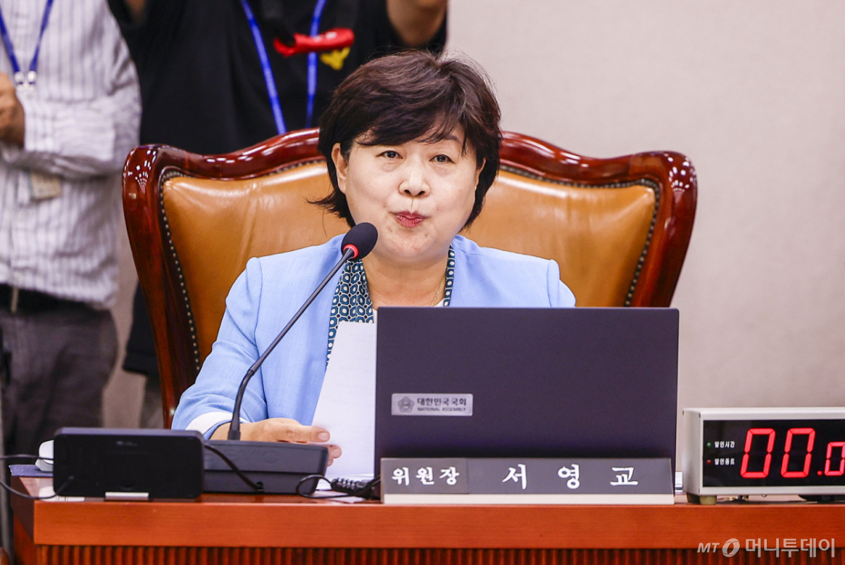 [서울=뉴시스] 정병혁 기자 = 서영교 신임 법제사법위원장이 2일 서울 여의도 국회에서 열린 국회 법제사법위원회 전체회의에서 발언하고 있다. 2026.07.02. jhope@newsis.com /사진=정병혁