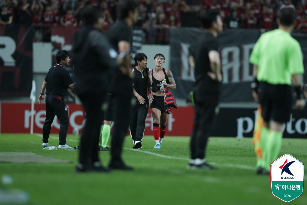경기 후 김기동(왼쪽) 감독과 정승원의 모습. /사진=한국프로축구연맹 제공