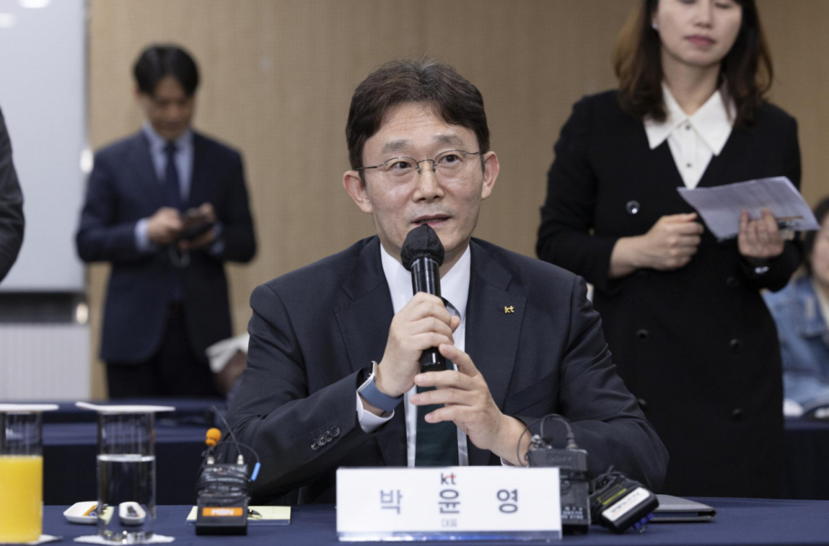 박윤영 KT 대표이사가 서울 강남구 한국과학기술회관에서 열린 통신3사 CEO간담회에서 발언하고 있다./사진=뉴시스