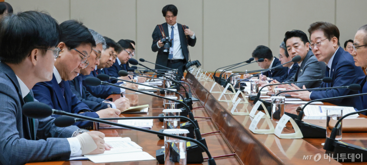 (서울=뉴스1) 허경 기자 = 이재명 대통령이 6일 청와대에서 열린 메가프로젝트 민관합동 점검회의에서 발언하고 있다. (청와대통신사진기자단) 2026.7.6/뉴스1 Copyright © 뉴스1. All rights reserved. 무단 전재 및 재배포, AI학습 이용 금지. /사진=(서울=뉴스1) 허경 기자