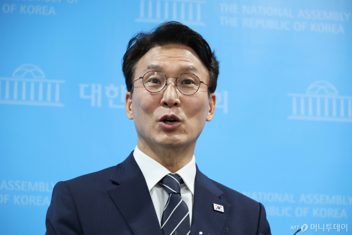 김민석 전 국무총리가 6일 서울 여의도 국회 소통관에서 더불어민주당 대표 출마 기자회견을 하고 있다. /사진=뉴스1