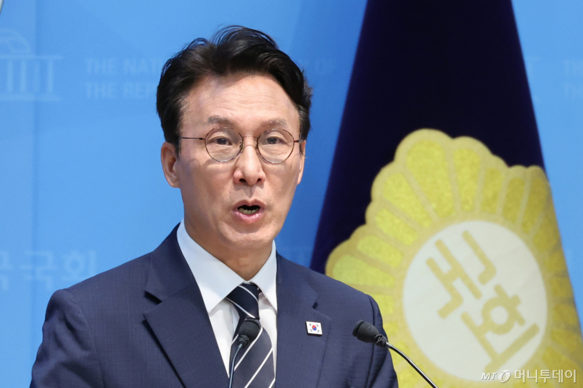 (서울=뉴스1) 신웅수 기자 = 김민석 전 국무총리가 6일 서울 여의도 국회 소통관에서 더불어민주당 대표 출마 기자회견을 하고 있다. 2026.7.6/뉴스1 Copyright © 뉴스1. All rights reserved. 무단 전재 및 재배포, AI학습 이용 금지. /사진=(서울=뉴스1) 신웅수 기자