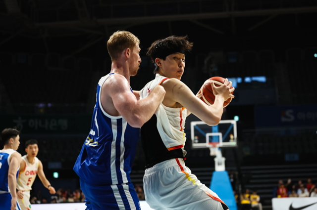 대만(파란색 유니폼)과 중국 경기. /사진=FIBA
