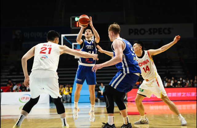 대만-중국(흰색 유니폼) 경기. /사진=FIBA