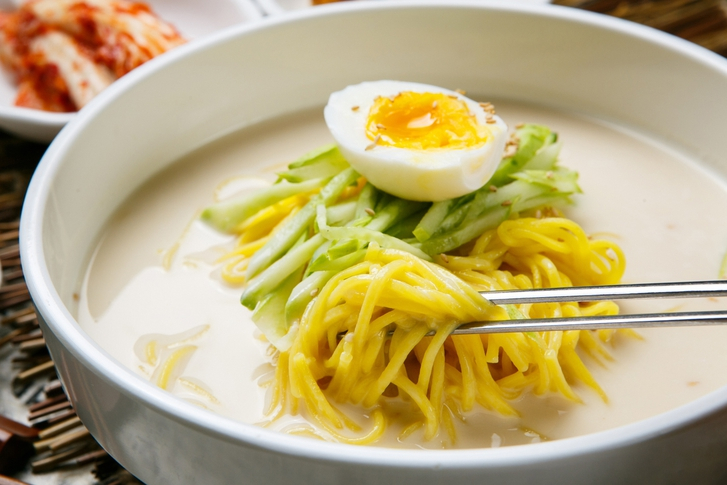 여름철 무더위에 즐겨 찾는 콩국수와 같은 계절 음식이 당뇨병 환자와 당뇨병 전 단계 성인의 혈당 관리에 악영향을 줄 수 있는 만큼 주의가 필요하다. 사진은 참고 이미지. /사진=게티이미지뱅크