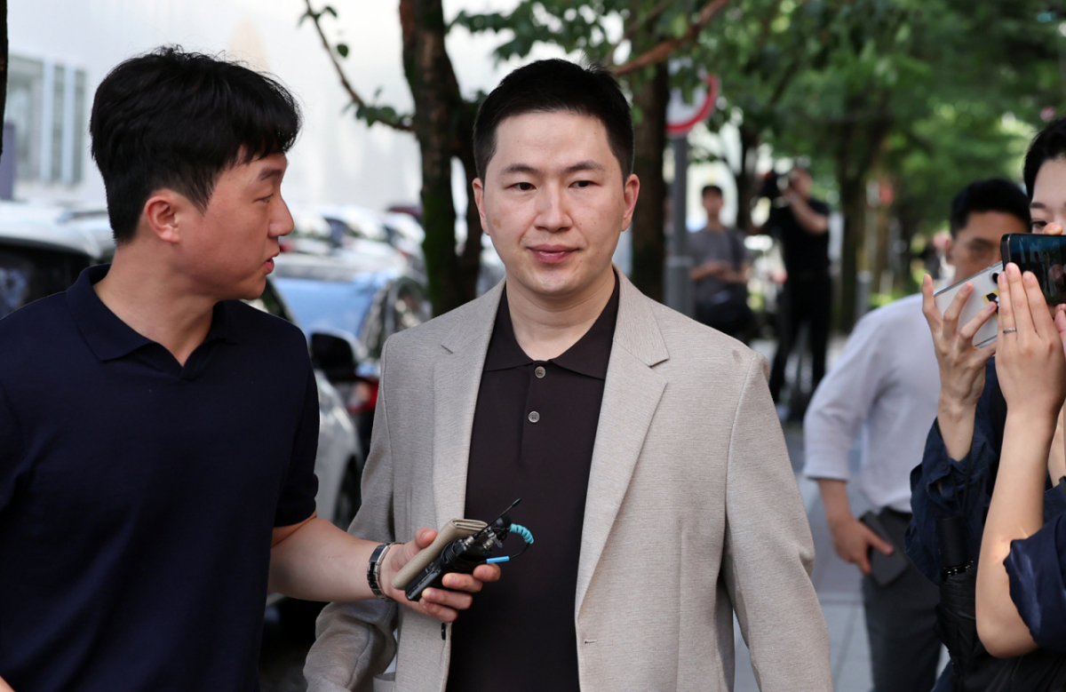 김건희 여사 도이치모터스 주가조작 사건 수사무마 의혹과 관련해 이원모 전 대통령실 공직기강비서관이 7일 오전 경기 과천에 마련된 2차 종합특검 사무실에 참고인 신분으로 조사를 받기 위해 출석하고 있다. /사진=뉴스1