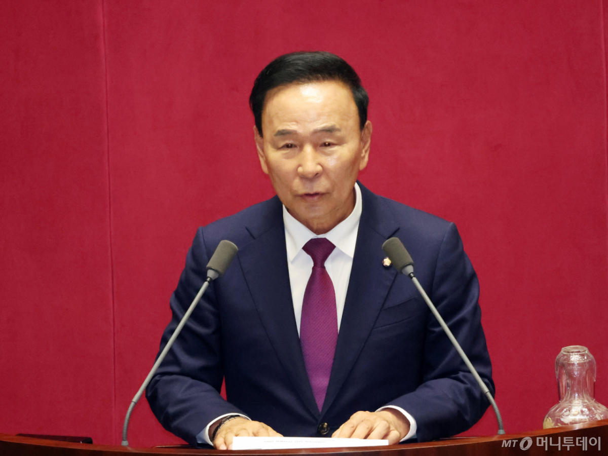 (서울=뉴스1) 황기선 기자 = 22대 국회 후반기 국회부의장으로 선출된 박덕흠 국민의힘 의원이 5일 오후 서울 여의도 국회 본회의장에서 당선인사를 하고 있다. 2026.6.5/뉴스1 Copyright © 뉴스1. All rights reserved. 무단 전재 및 재배포, AI학습 이용 금지. /사진=(서울=뉴스1) 황기선 기자