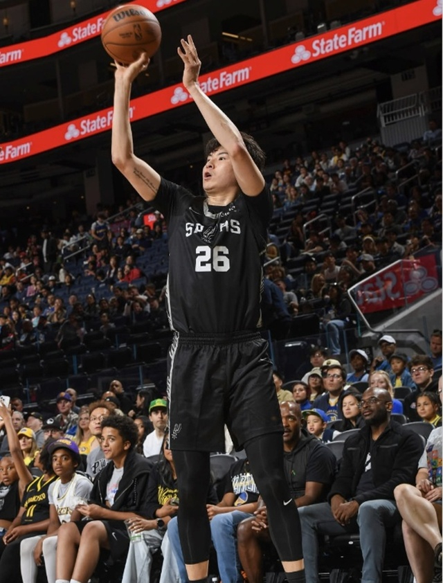 이현중이 슛을 던지고 있다. /사진=NBA G리그 SNS
