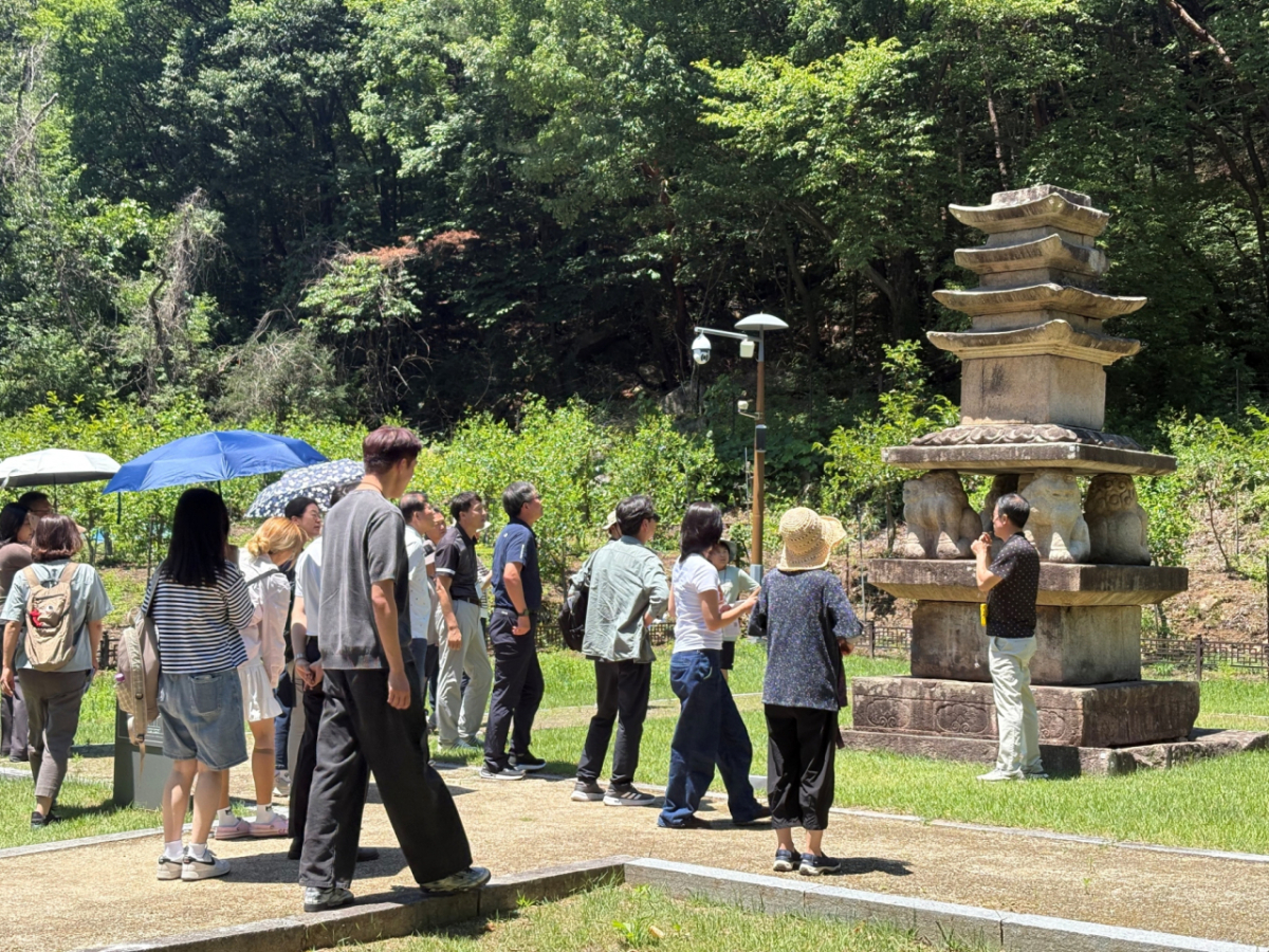 명지대학교 박물관이 최근 '삼국이 만나는 땅, 중원경을 걷다'를 주제로 제48회 명지문화유산답사를 진행했다고 8일 밝혔다./사진제공=명지대학교