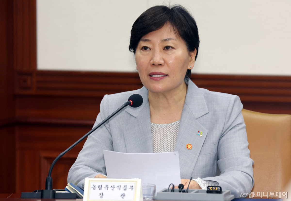 (서울=뉴스1) 김명섭 기자 = 구윤철 경제부총리 겸 재정경제부 장관이 5일 오전 서울 종로구 세종대로 정부서울청사에서 열린 비상경제본부회의 겸 경제관계장관회의에서 모두 발언을 하고 있다. 이날 회의에서 참석자들은 농림분야 안전관리 종합대책 등을 논의했다. 2026.6.5/뉴스1 Copyright © 뉴스1. All rights reserved. 무단 전재 및 재배포, AI학습 이용 금지. /사진=(서울=뉴스1) 김명섭 기자