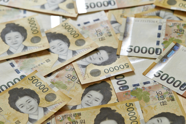 5000원에 당첨된 줄 알고 복권을 교환하려던 시민이 판매점 주인의 안내로 1등 5억 원 당첨 사실을 뒤늦게 알게 된 사연이 전해졌다. 기사 이해를 돕기 위한 참고 사진. /사진=게티이미지뱅크
