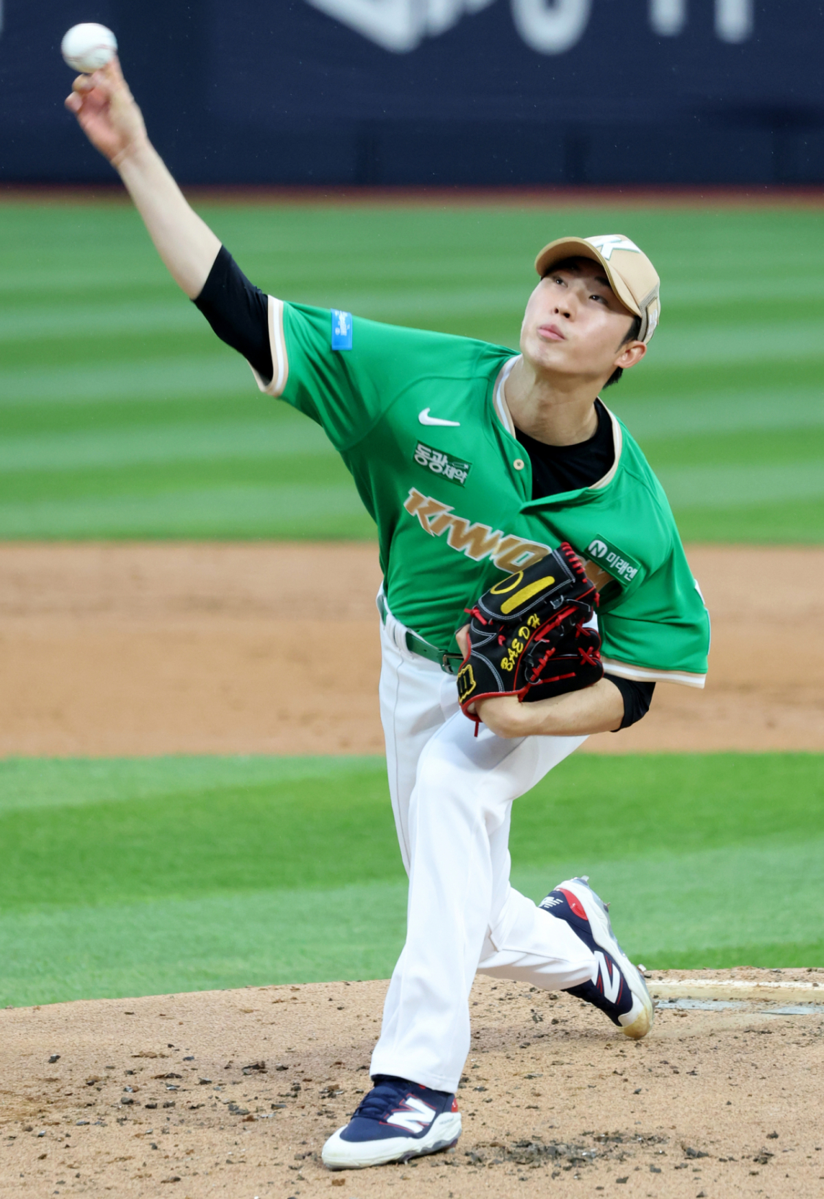 키움 우완투수 배동현이 8일 수원KT위즈파크에서 열리는 2026KBO리그 전반기 마지막 3연전 키움히어로즈와 KT위즈 경기에서 선발투수로 나서고 있다.. 2026.07.08. /사진=강영조 cameratalks@
