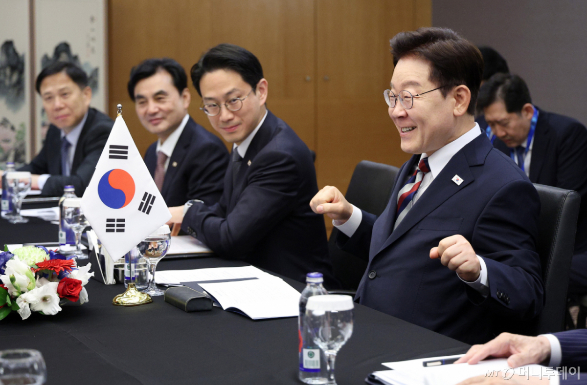 [앙카라=뉴시스] = 이재명 대통령이 8일(현지 시간) 튀르키예 앙카라의 한 호텔에서 열린 요나스 가르 스퇴레 노르웨이 총리와 한-노르웨이 정상회담에서 노르웨이 월드컵 응원 관련 발언을 하고 있다. 2026.07.08.  /사진=뉴시스 