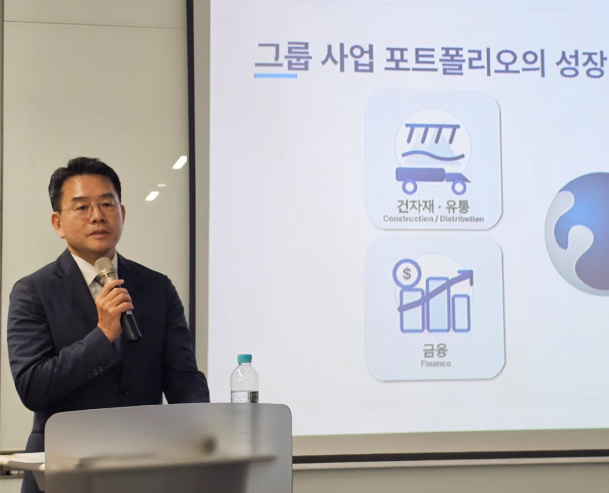 강희석 유진이엔티 대표가 9일 오전 서울 여의도 유진그룹 본사에서 비전을 발표하고 있다./사진=유진그룹
