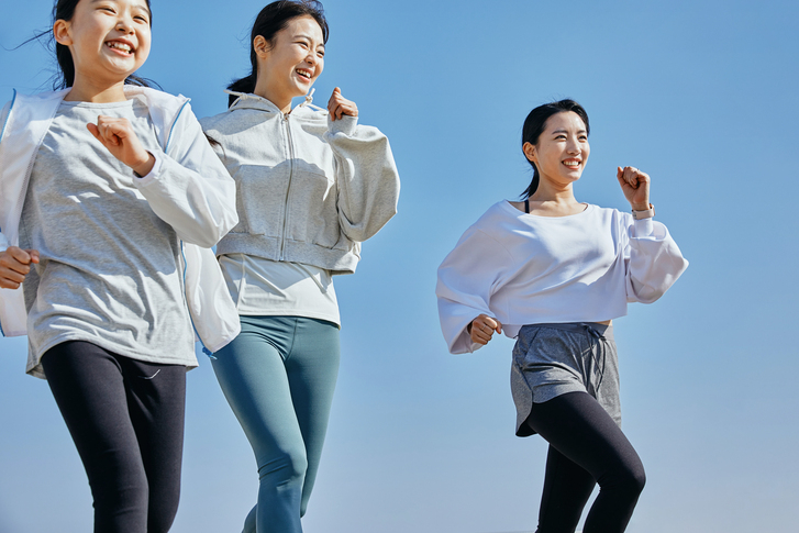 한강 산책로에서 보행자들이 길을 막아 불편을 겪었다는 러너가 '한 줄 걷기'를 요구해 갑론을박이 벌어졌다. 기사 내용과 관련이 없는 자료사진./사진=게티이미지뱅크.