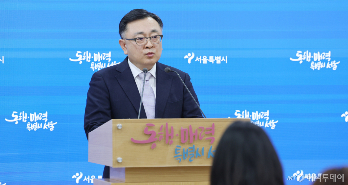 김성보 서울시 행정2부시장이 29일 오후 서울시청 브리핑룸에서 국토부 공급대책 관련 서울시 입장을 발표하고 있다./ 사진=뉴스1 /사진=(서울=뉴스1) 박지혜 기자
