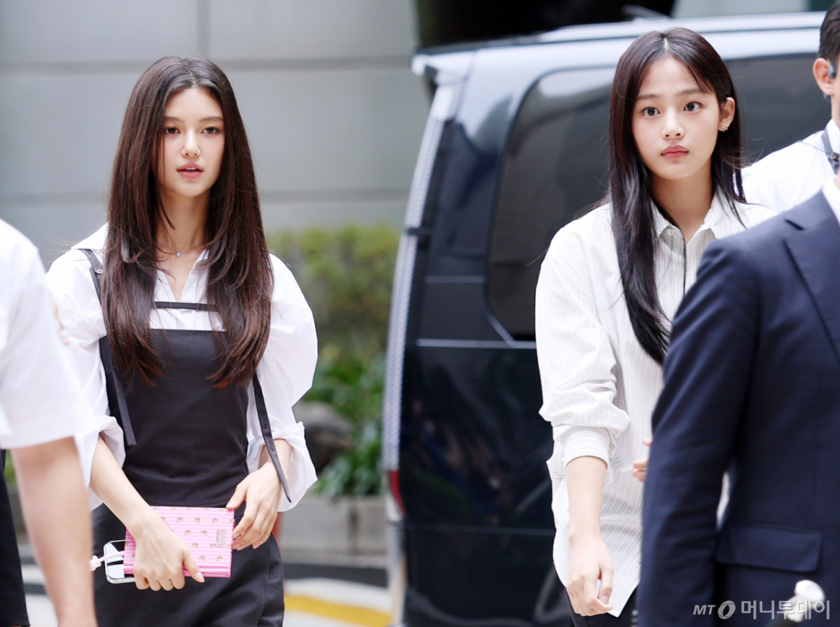 민 전 대표는 어도어 대표 재직 당시 '뉴진스 빼내기'를 시도했다는 하이브 측 주장에 대해 그간 강하게 반발해왔다. 앞서 법원 역시 민 전 대표가 하이브를 상대로 낸 주식 매매대금 청구 소송에서 "'뉴진스 빼내기' 계획이 실행됐다고 단정하기 어렵다"고 판단하며 민 전 대표 손을 들어줬다. 다만 대표를 사퇴한 시점인 2025년 뉴진스 멤버 4명의 조합 설립이 추진됐고, 조합 자금이 민 전 대표 개인 회사에 쓰인 정황이 드러난 만큼, 민 전 대표와 뉴진스가 독립적으로 움직였다는 기존 설명에 적지 않은 영향을 미칠 수 있다는 분석이 나온다. /사진=김휘선 hwijpg@