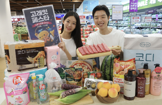 이마트가 지난 2일부터 5일까지 ‘고래잇 페스타’를 열고 제철 신선식품부터 한우, 삼겹살, 보양식, 시즌 가전까지 다양한 상품을 최대 50% 할인했다. /사진=뉴스1