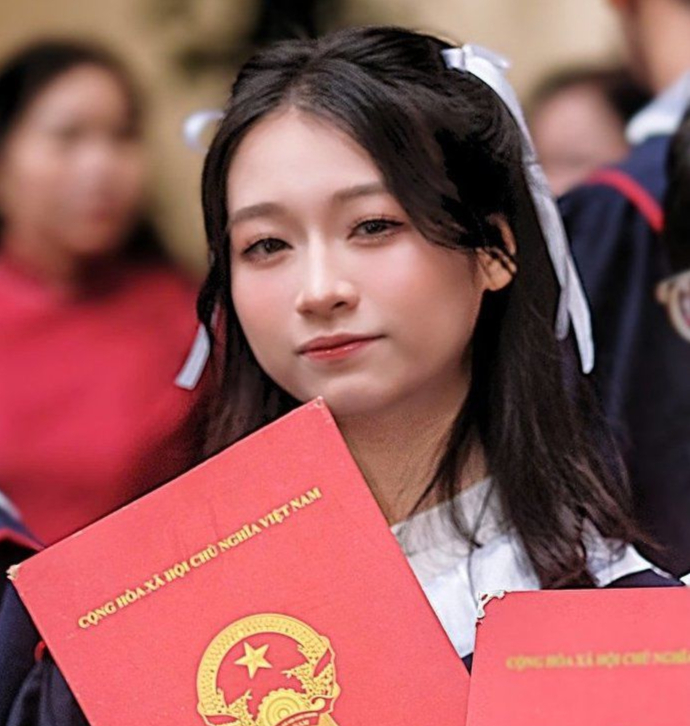 SAT 만점과 베트남 대학입학시험에서 최고 성적을 거둔 '베트남 천재 소녀' 호앙 흐엉 장(Hoang Huong Giang)이 미국이나 유럽 대학이 아닌 한국과학기술원(KAIST)를 선택해 화제다. /사진=VN익스프레스 갈무리