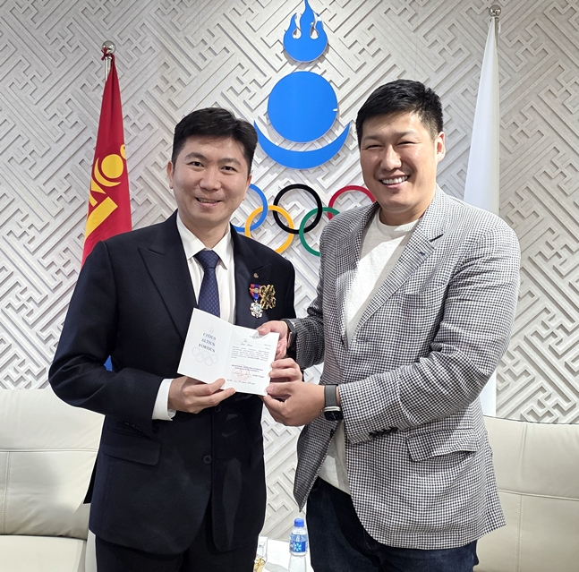 유승민 회장(왼쪽)과 바투식 몽골올림픽위원회 위원장. /사진=대한체육회